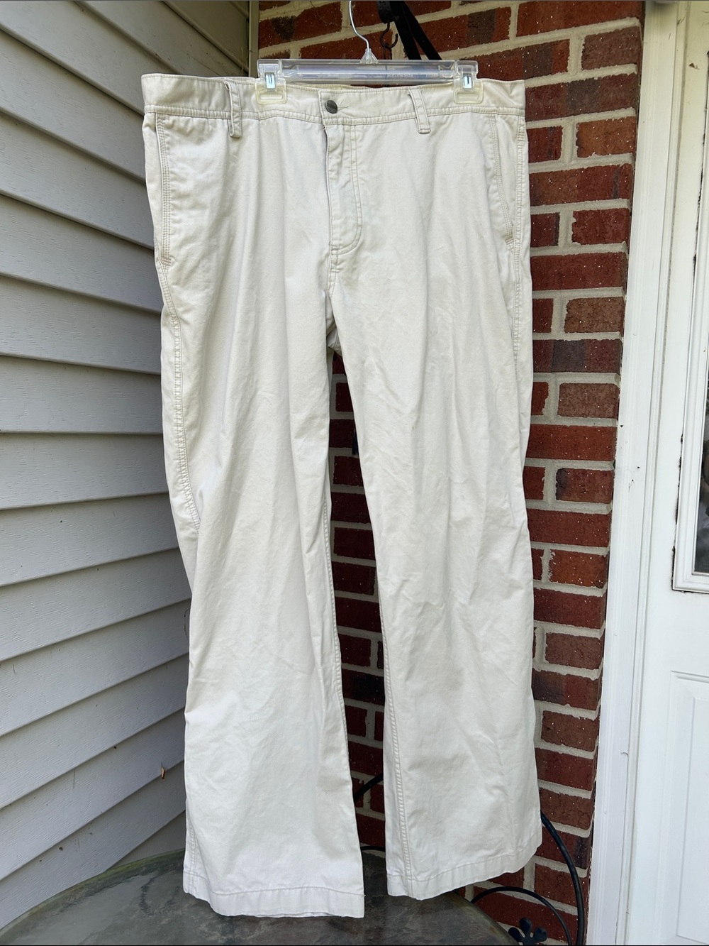 Men's Classic Straight-Leg Pants in Off-White Vintage Old Navy 40/32